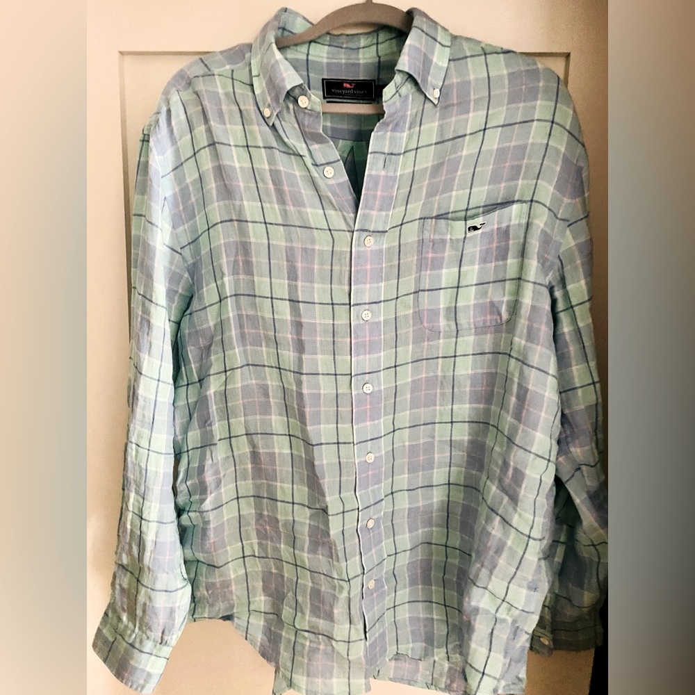 Men’s Vineyard Vines linen button down, size L.